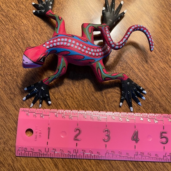 Oaxacan wood carved Gecko Lizard - Picture 2 of 7